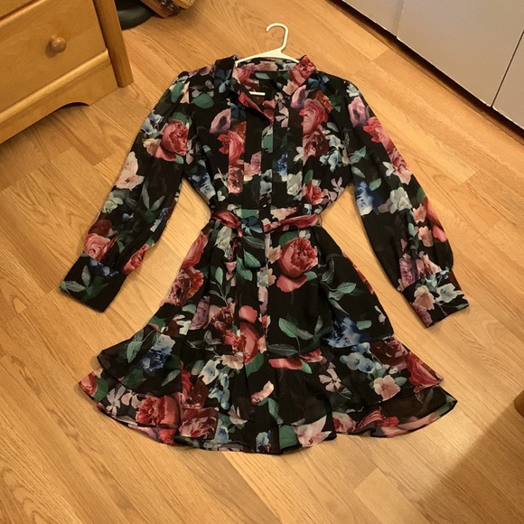 Alex Marie Dresses & Skirts - Alex Marie Black Floral Long Sleeve Short Dress Like New